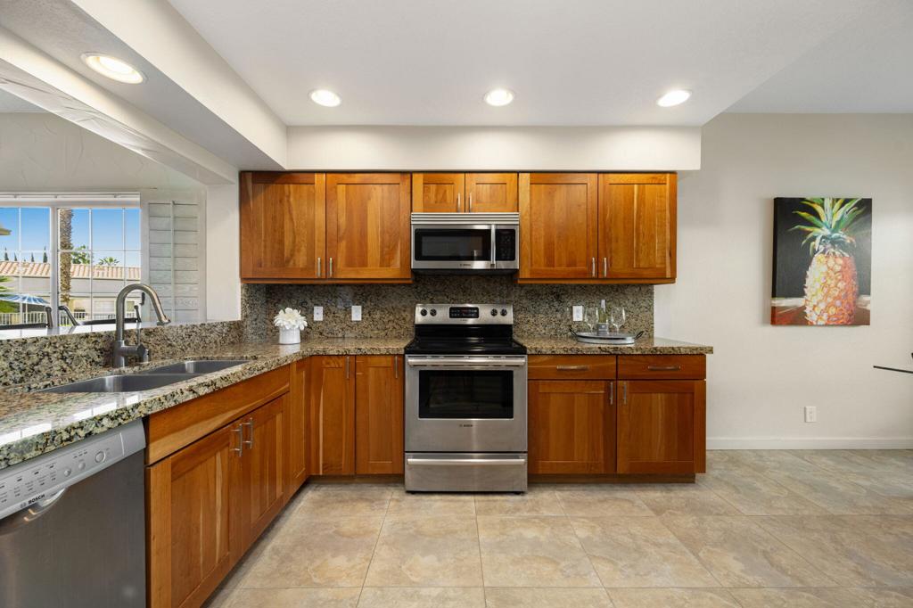 618 Vista Lago Circle N Property Photo 1