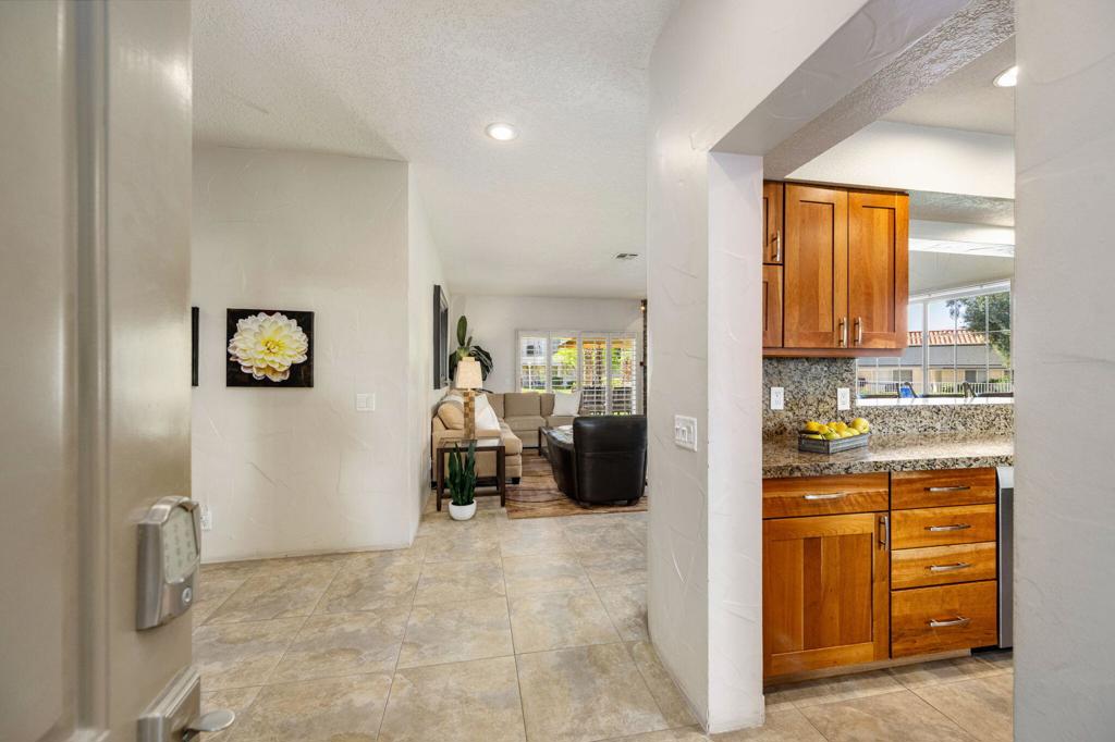 618 Vista Lago Circle N Property Photo 5