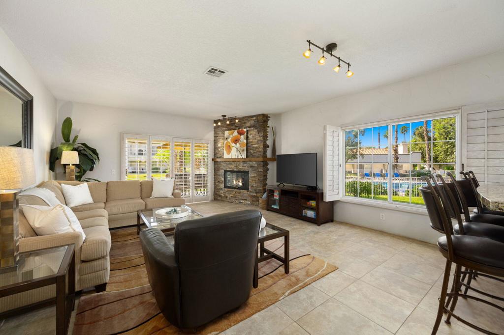 618 Vista Lago Circle N Property Photo 6