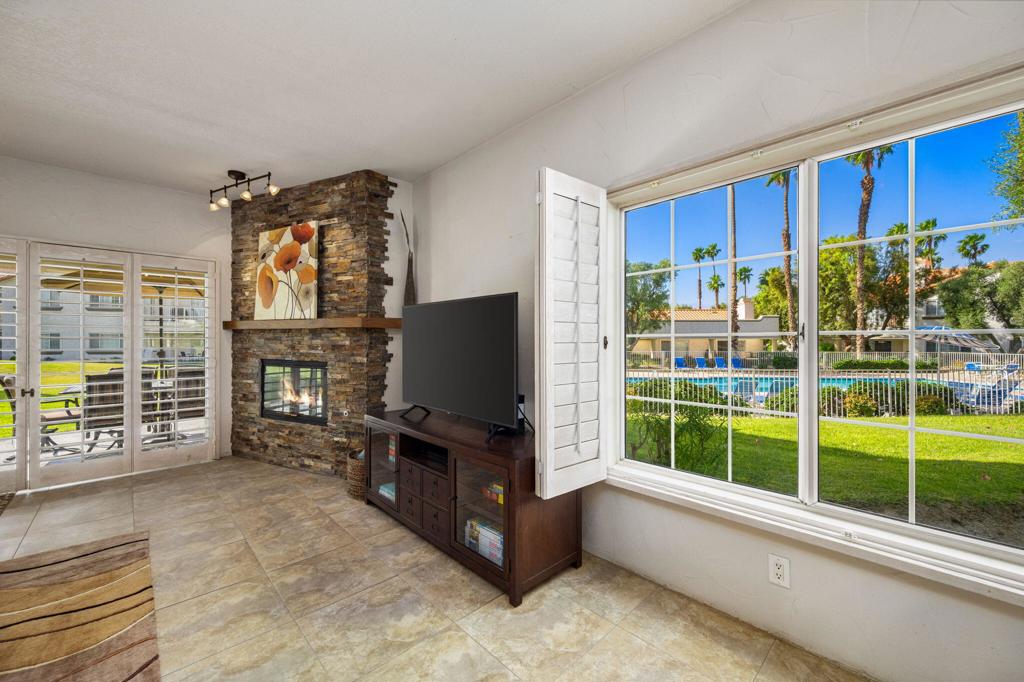 618 Vista Lago Circle N Property Photo 7