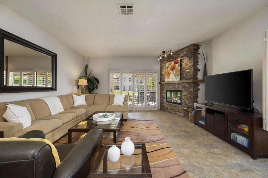 618 Vista Lago Circle N Property Photo 8