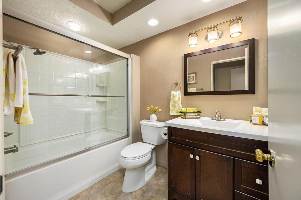618 Vista Lago Circle N Property Photo 25