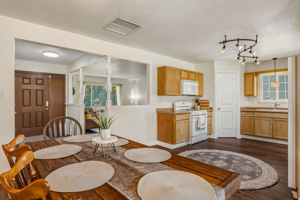 1035 W Hoffer Street Property Photo 6