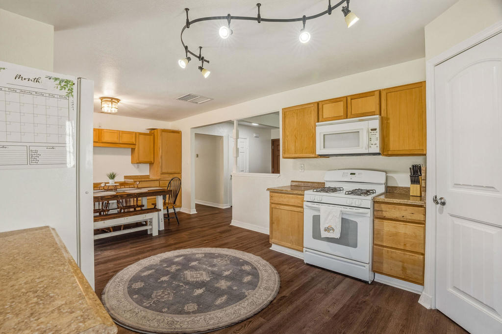 1035 W Hoffer Street Property Photo 8