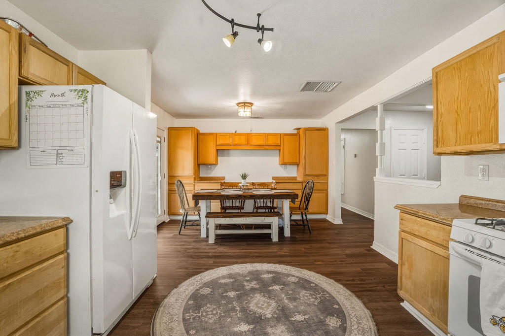 1035 W Hoffer Street Property Photo 9