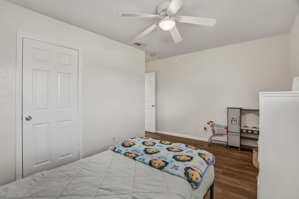 1035 W Hoffer Street Property Photo 16