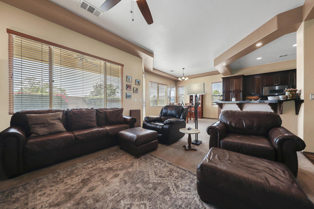 48640 Vienna Court Property Photo 6