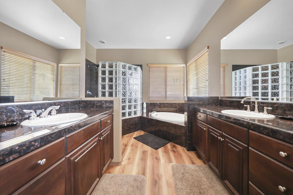 48640 Vienna Court Property Photo 16