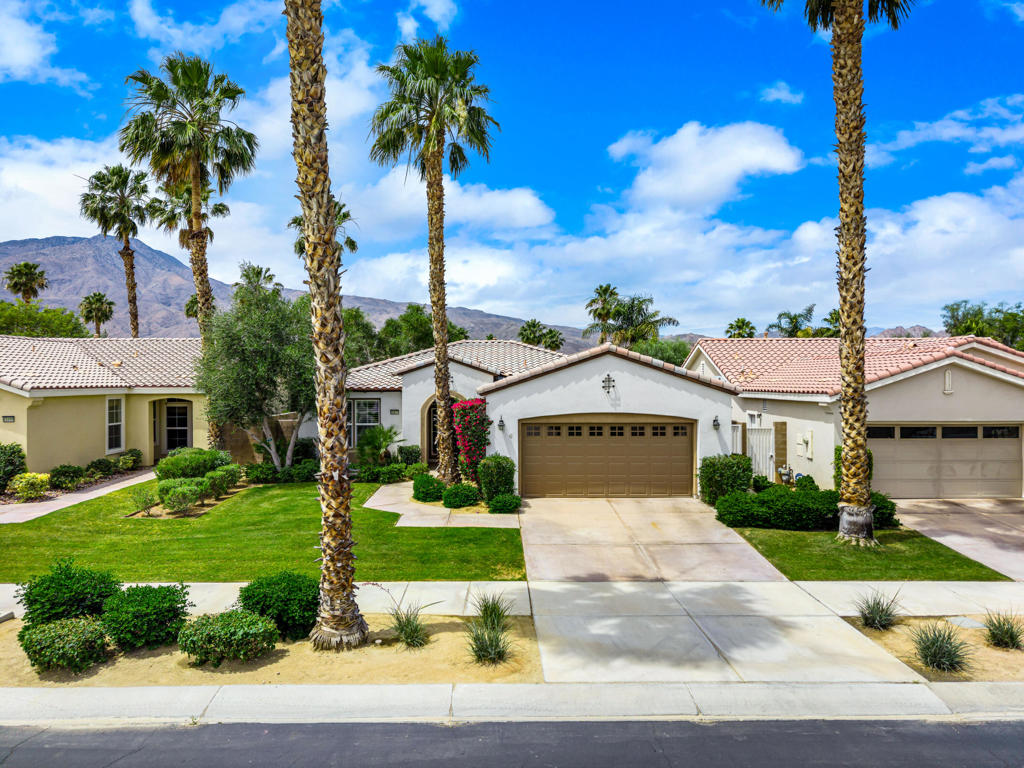 60477 Desert Shadows Drive Property Photo 2