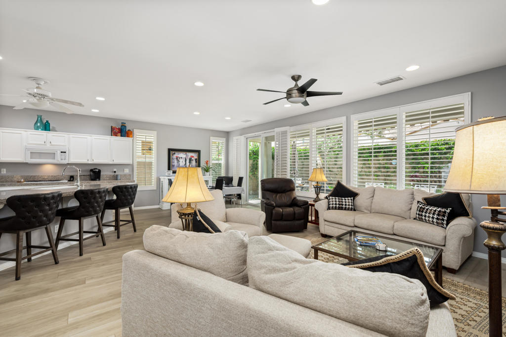 60477 Desert Shadows Drive Property Photo 4