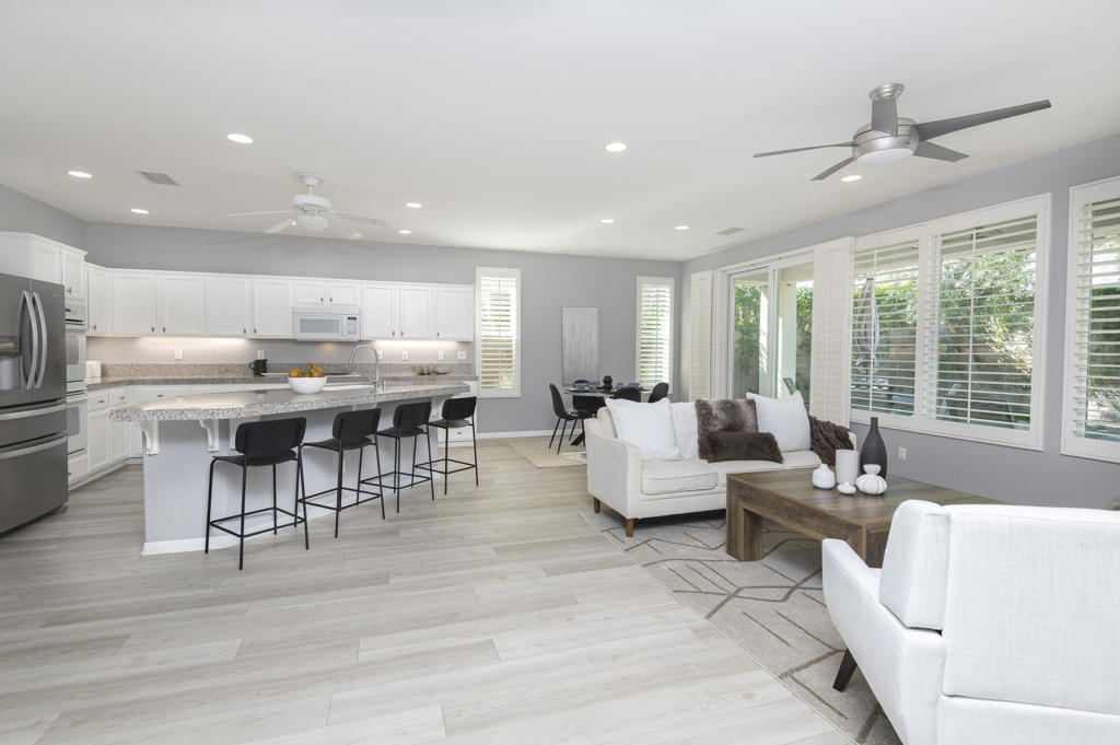 60477 Desert Shadows Drive Property Photo 4