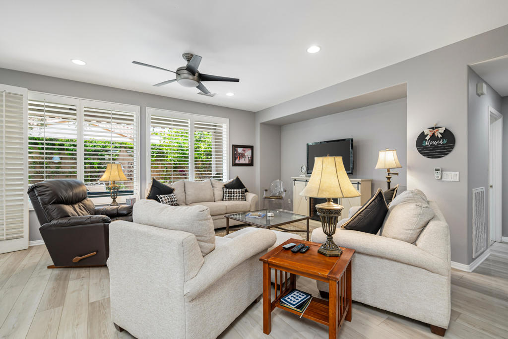 60477 Desert Shadows Drive Property Photo 6