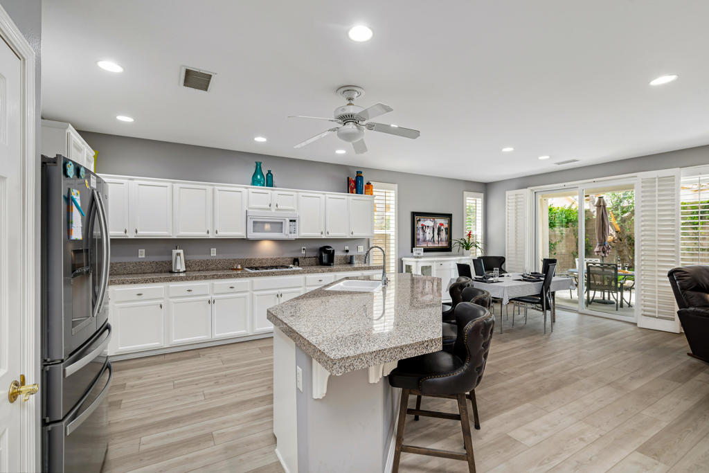 60477 Desert Shadows Drive Property Photo 12