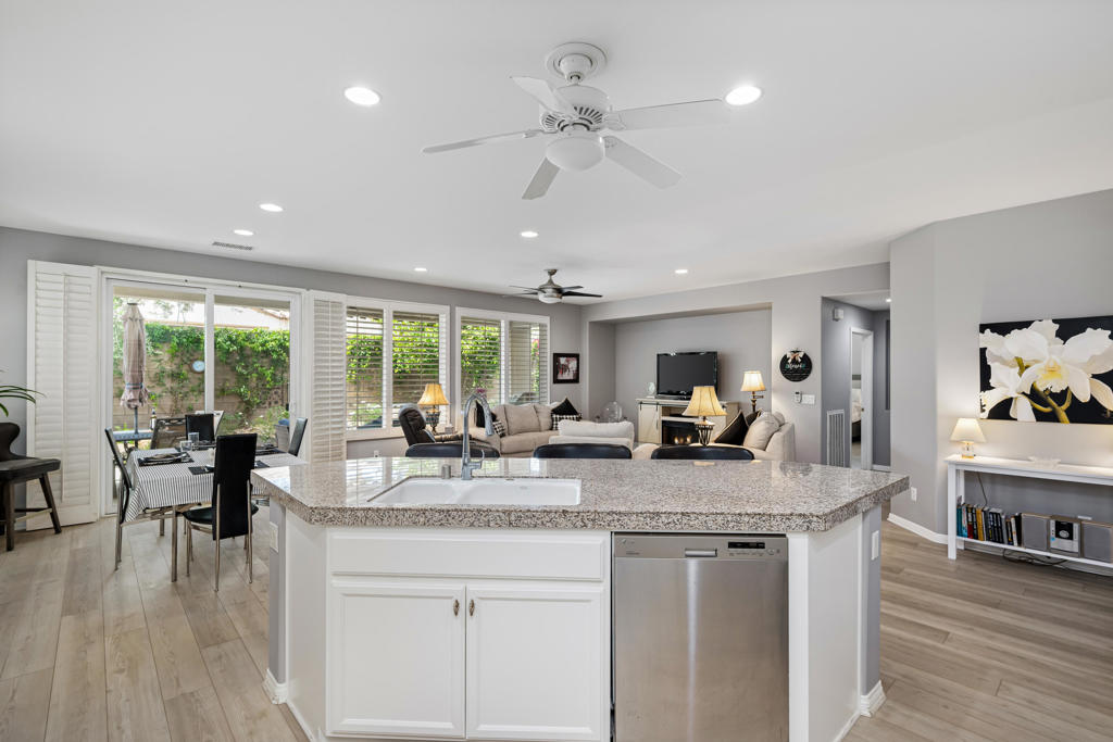 60477 Desert Shadows Drive Property Photo 15