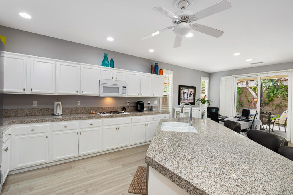 60477 Desert Shadows Drive Property Photo 16