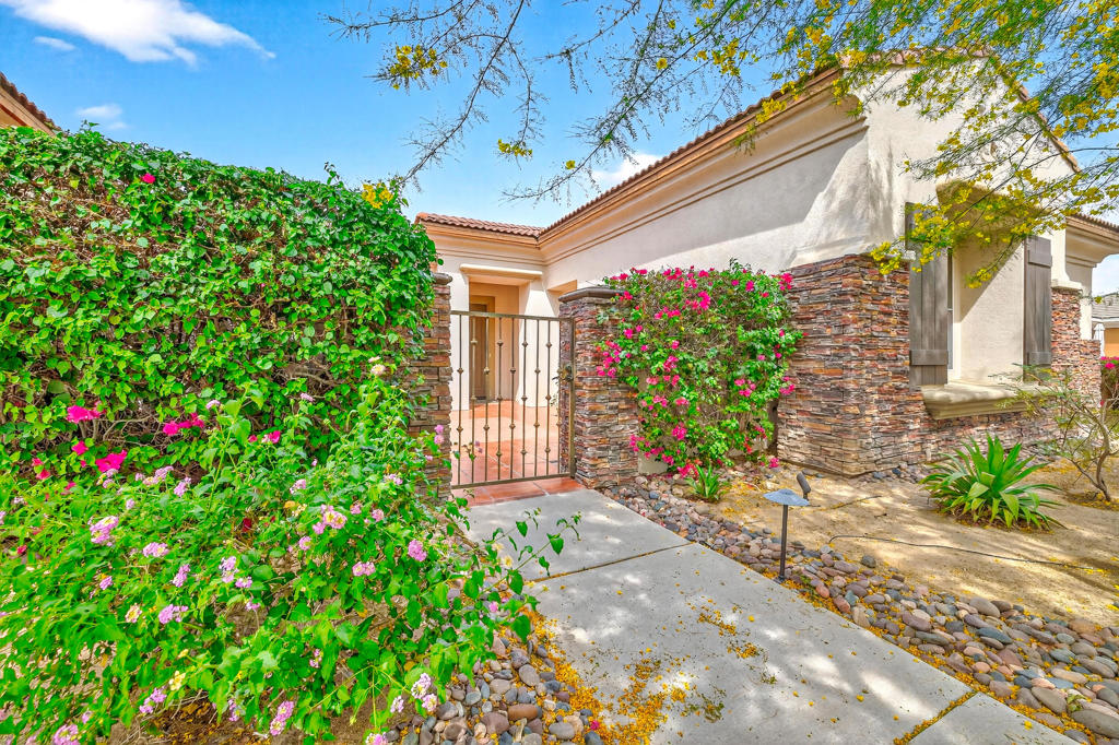 120 Tesori Drive Property Photo 1