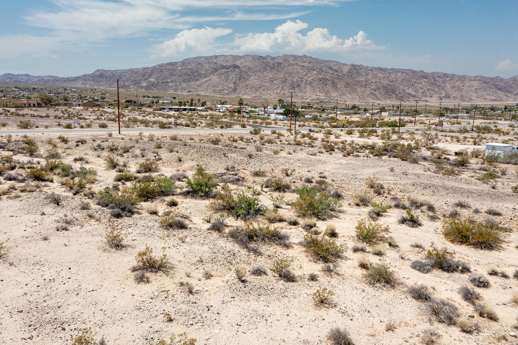 117 29 Palms Highway Property Photo 17