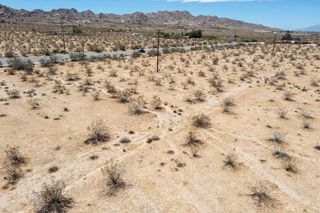 107 29 Palms Highway Property Photo 8