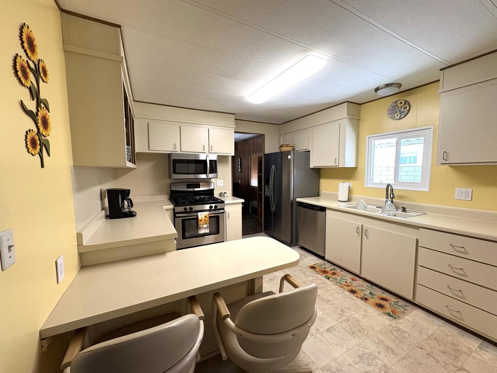 39049 Desert Greens Drive E Property Photo 6