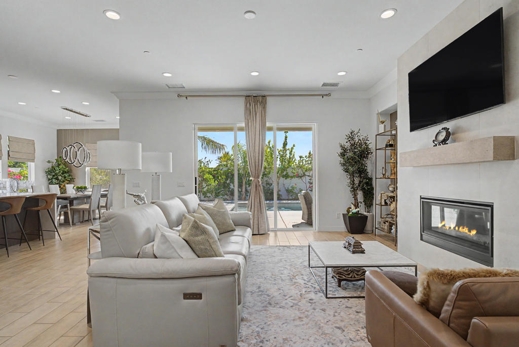 49794 Solstice Place Property Photo 4