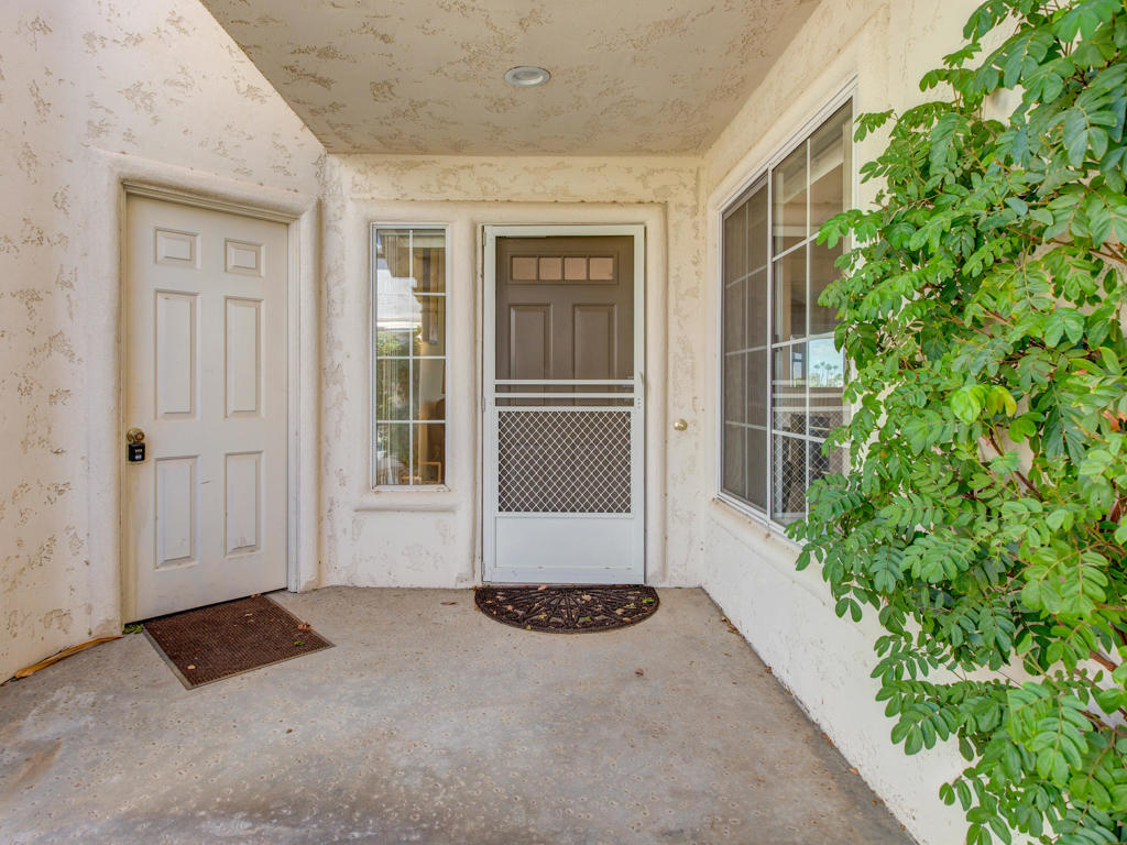 709 Vista Lago Circle N Property Photo 3