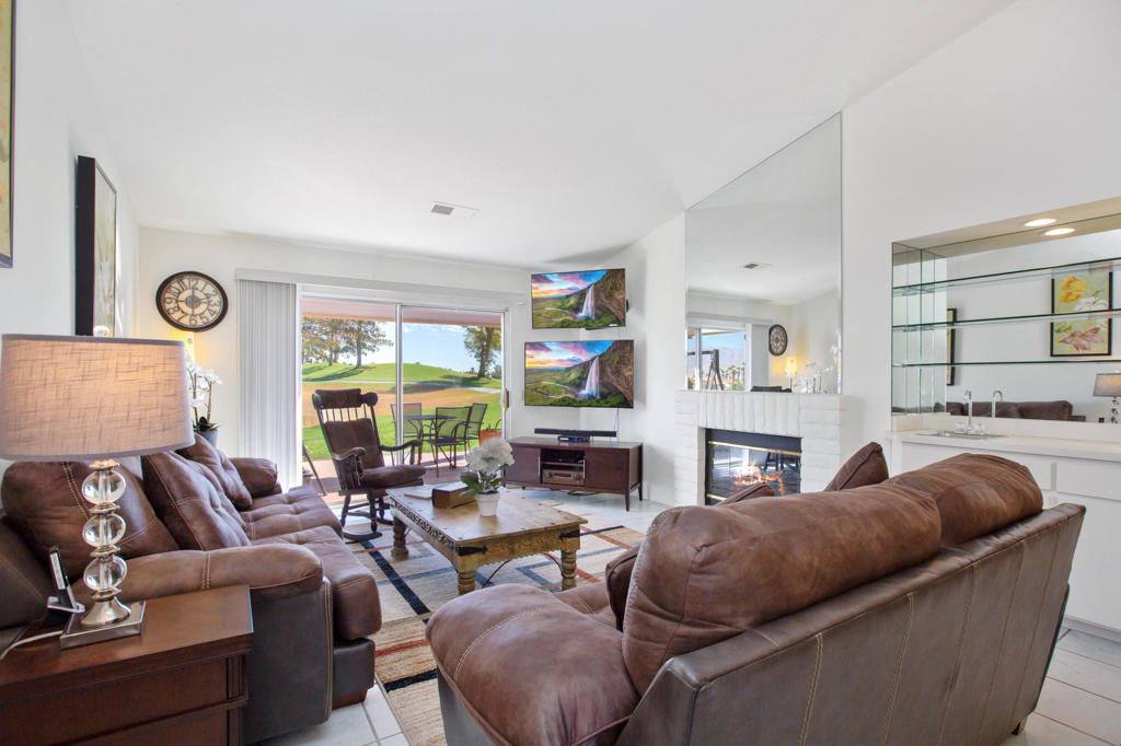 709 Vista Lago Circle N Property Photo 4