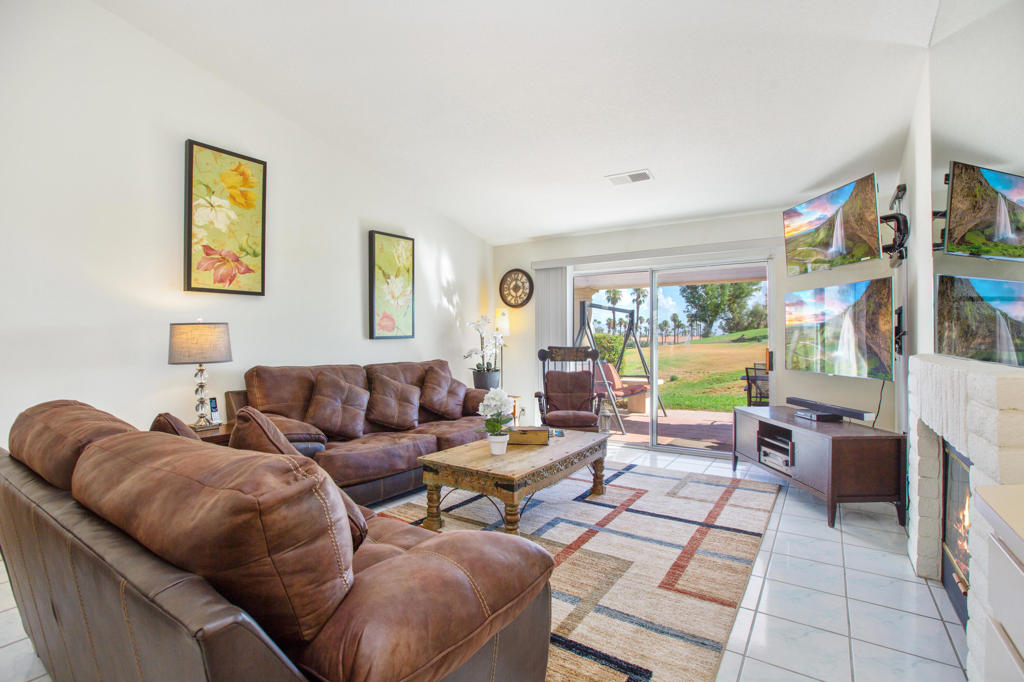 709 Vista Lago Circle N Property Photo 5