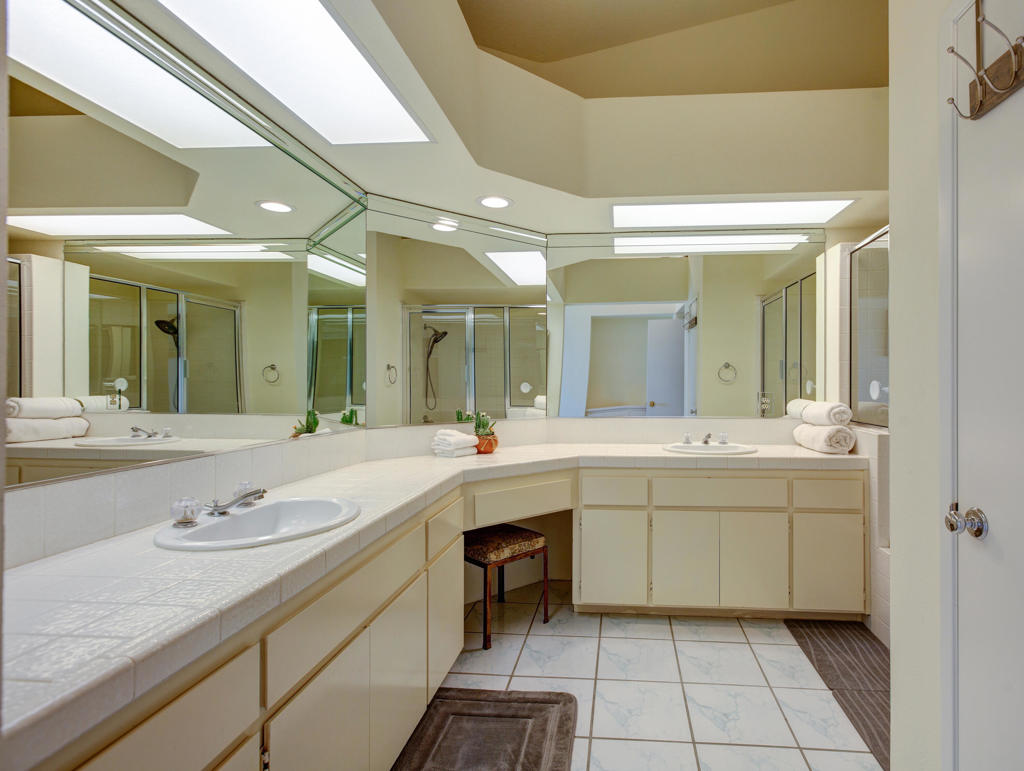 709 Vista Lago Circle N Property Photo 14