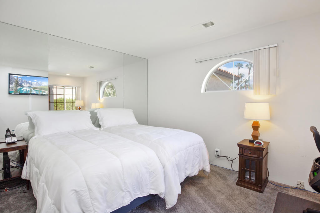 709 Vista Lago Circle N Property Photo 16