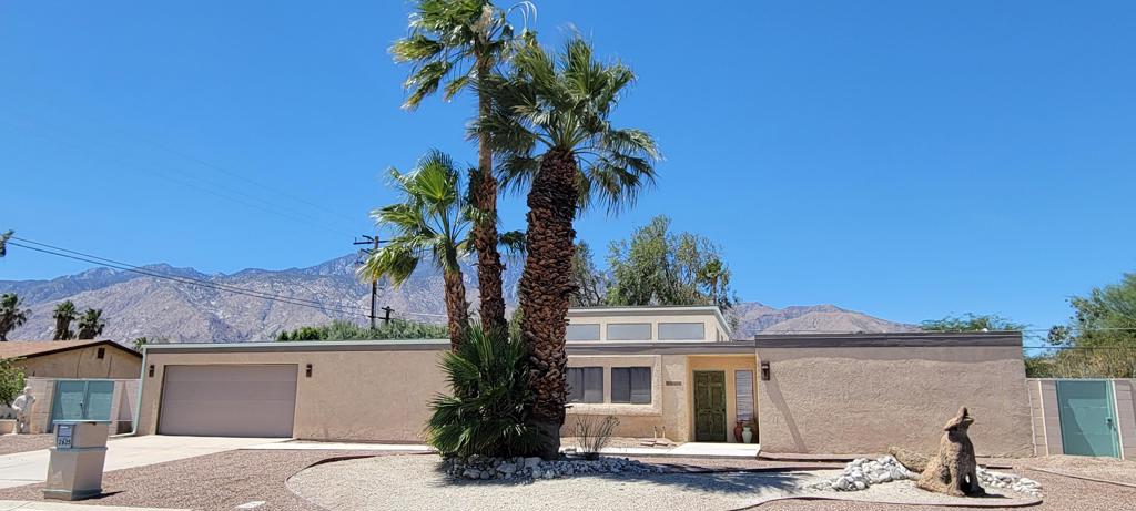 2625 N Cypress Road Property Photo 2