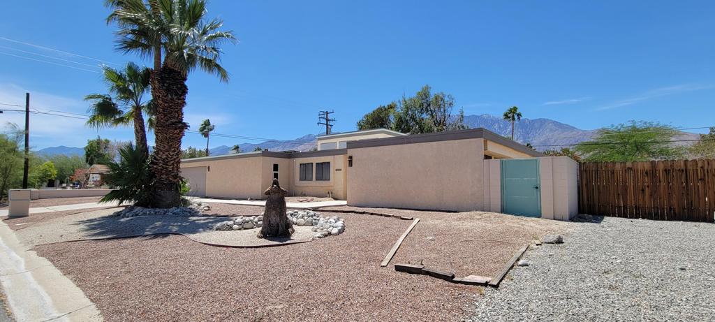 2625 N Cypress Road Property Photo 4