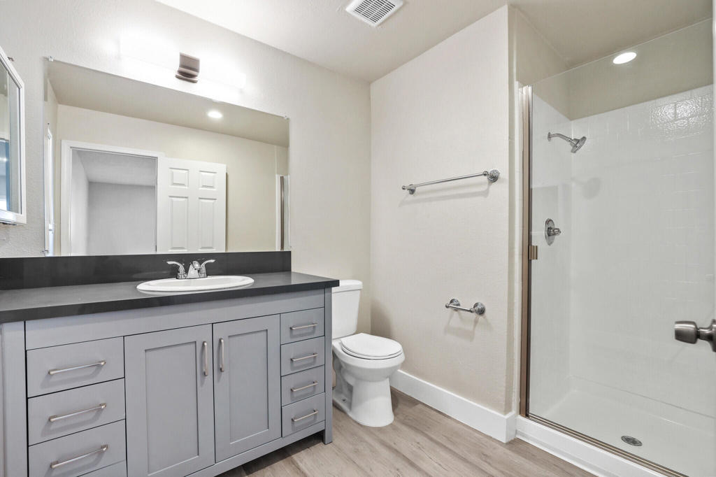 200 E Wakefield Avenue Property Photo 8