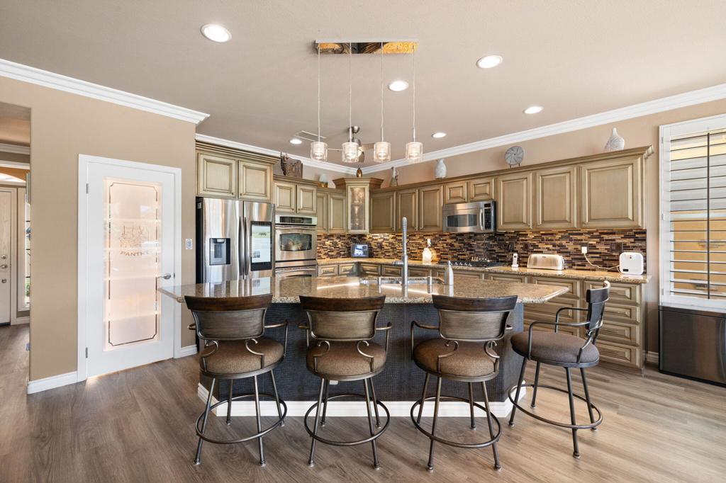 60553 Juniper Lane Property Photo 4