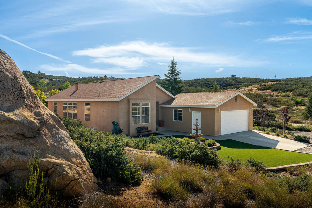 42974 Rolling Hills Drive Property Photo 1