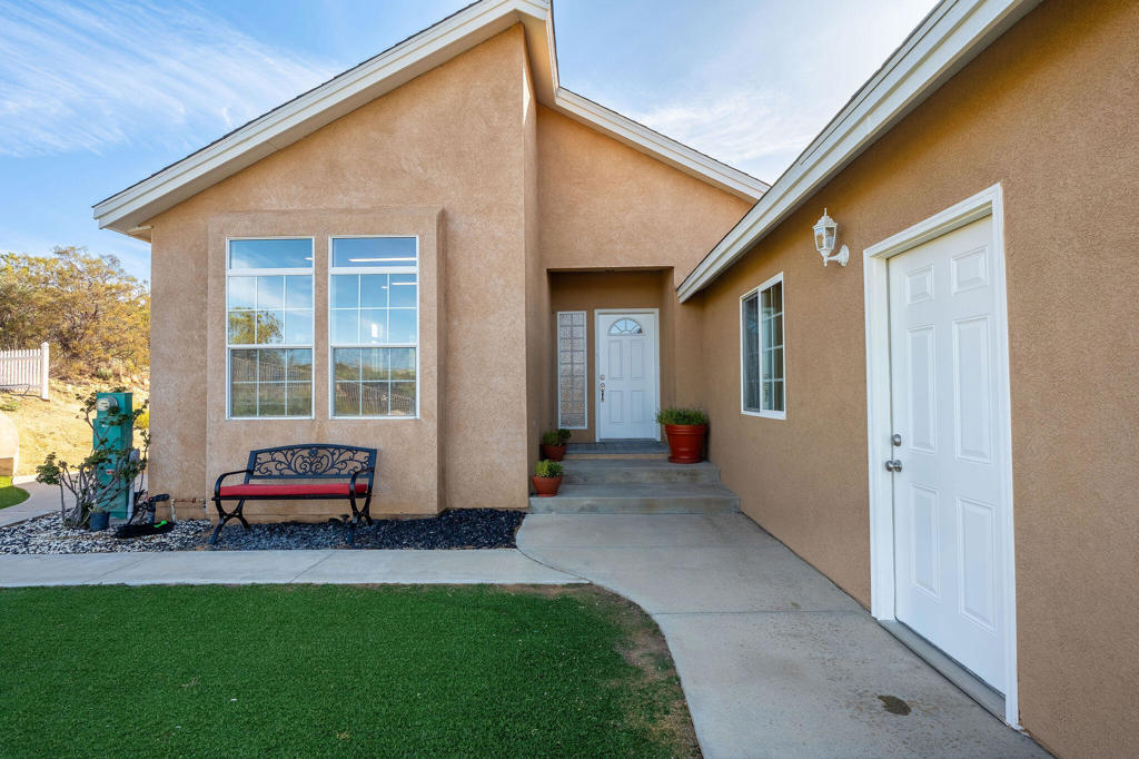 42974 Rolling Hills Drive Property Photo 4