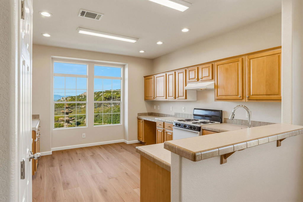 42974 Rolling Hills Drive Property Photo 7