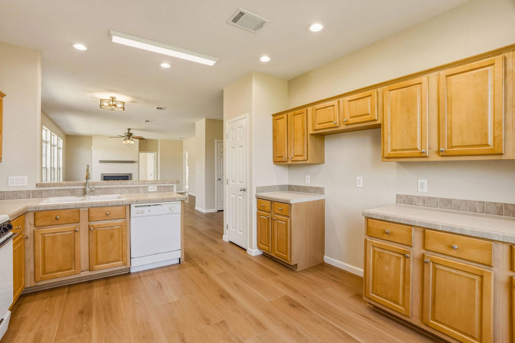 42974 Rolling Hills Drive Property Photo 9