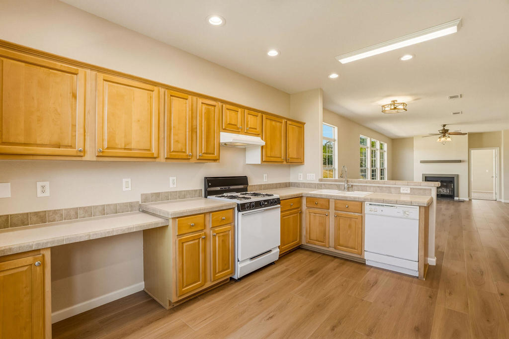 42974 Rolling Hills Drive Property Photo 10