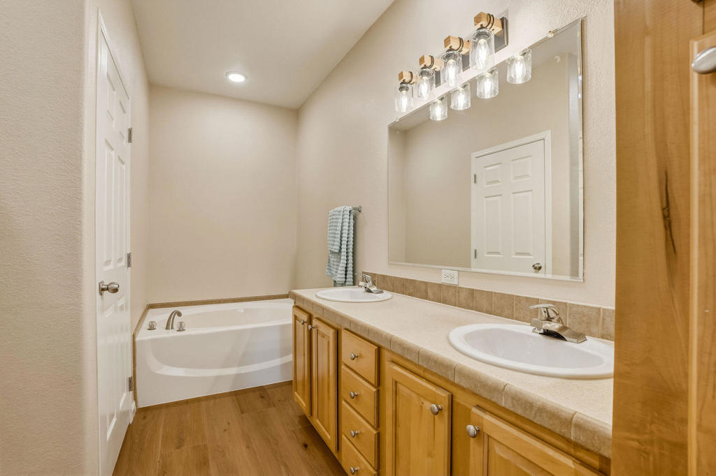 42974 Rolling Hills Drive Property Photo 21