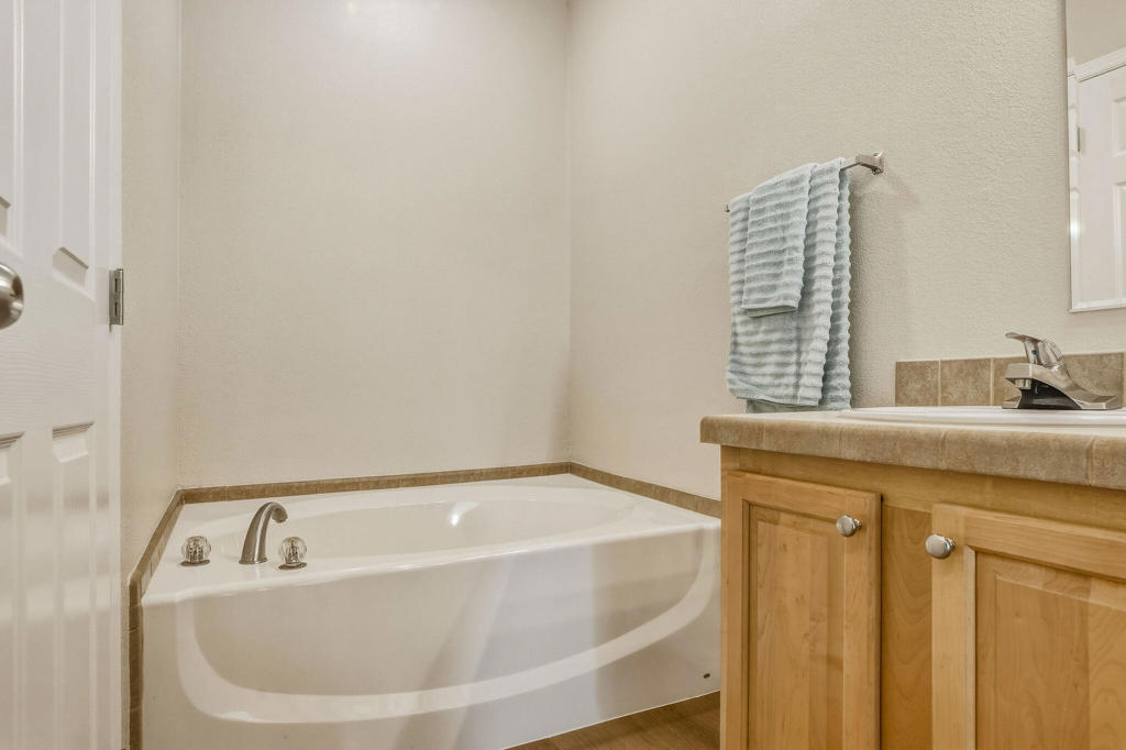 42974 Rolling Hills Drive Property Photo 22