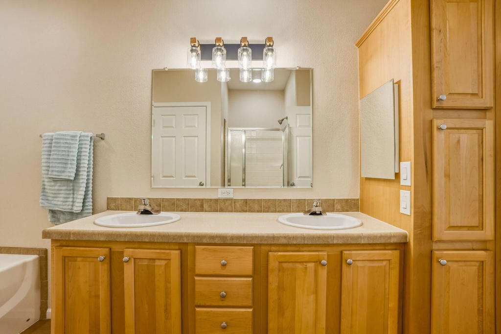 42974 Rolling Hills Drive Property Photo 23