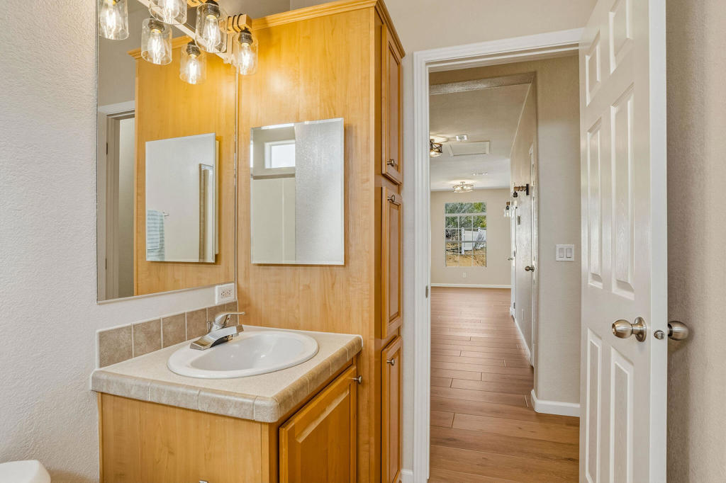 42974 Rolling Hills Drive Property Photo 24