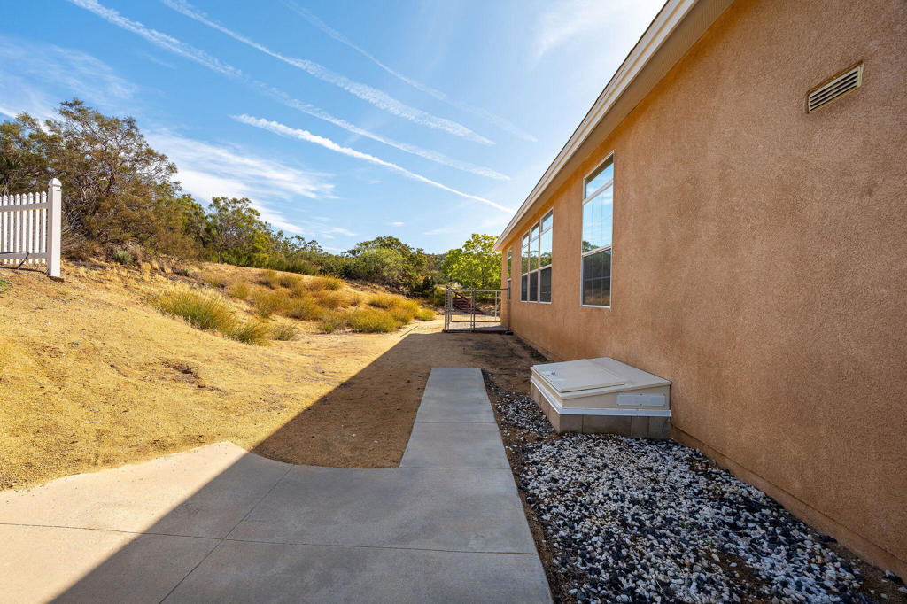 42974 Rolling Hills Drive Property Photo 35