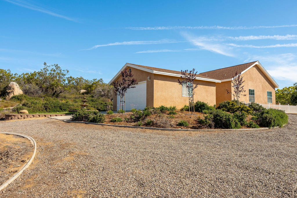 42974 Rolling Hills Drive Property Photo 44
