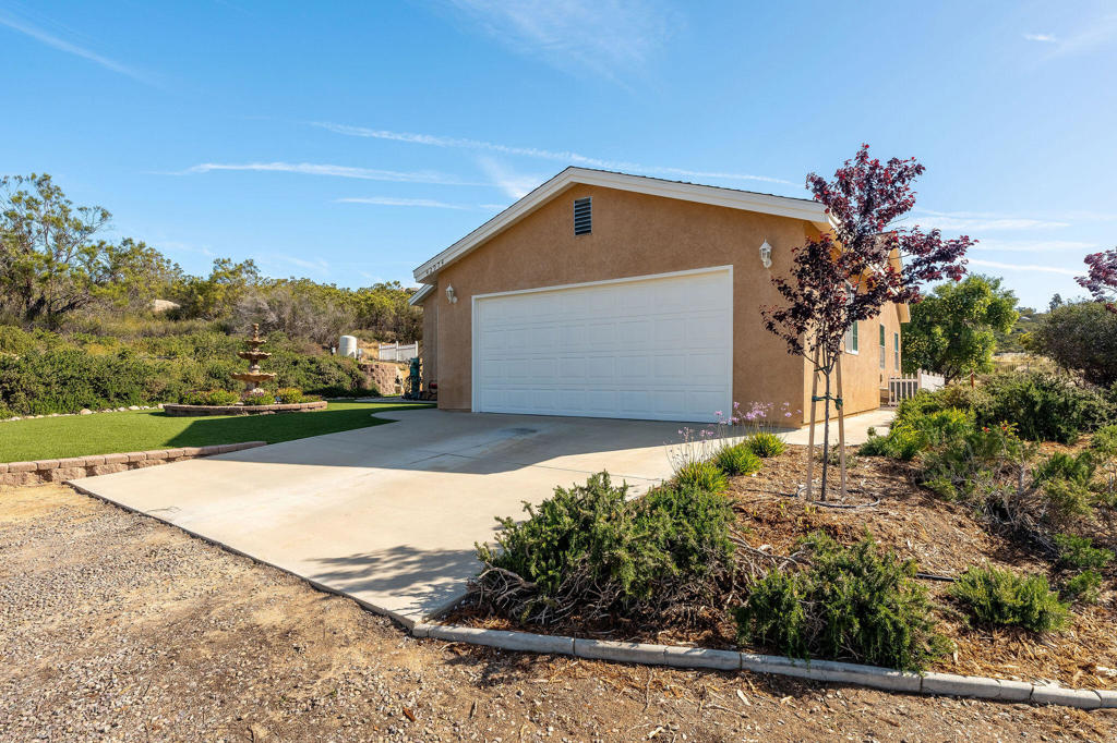 42974 Rolling Hills Drive Property Photo 45