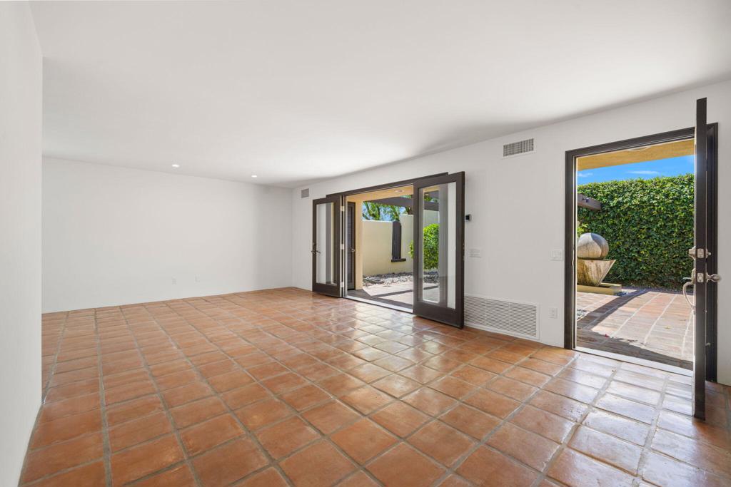 481 N Hermosa Drive Property Photo 12