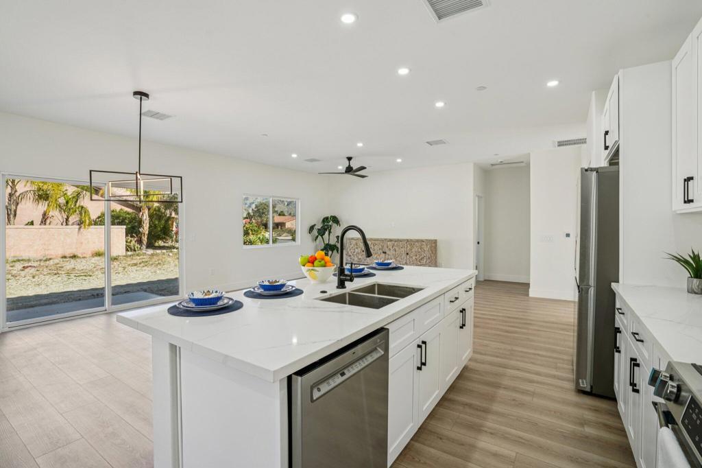 64382 Spyglass Avenue Property Photo 2