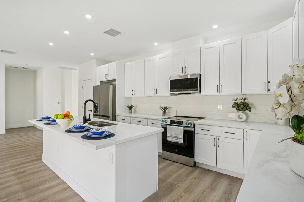64382 Spyglass Avenue Property Photo 3