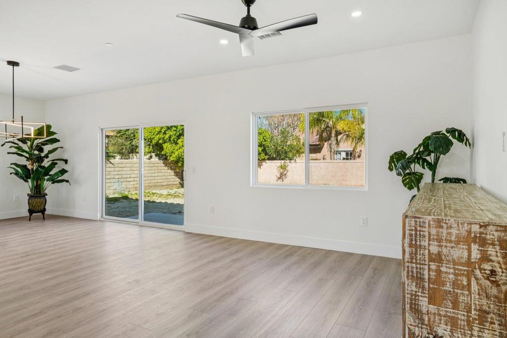 64382 Spyglass Avenue Property Photo 12