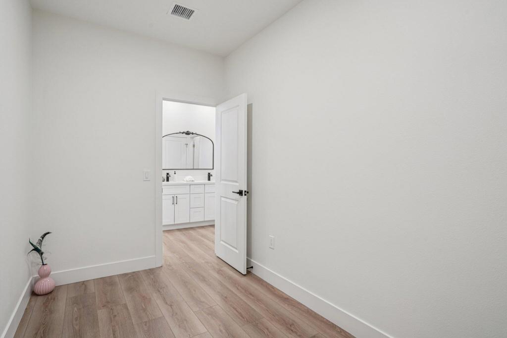 64382 Spyglass Avenue Property Photo 28